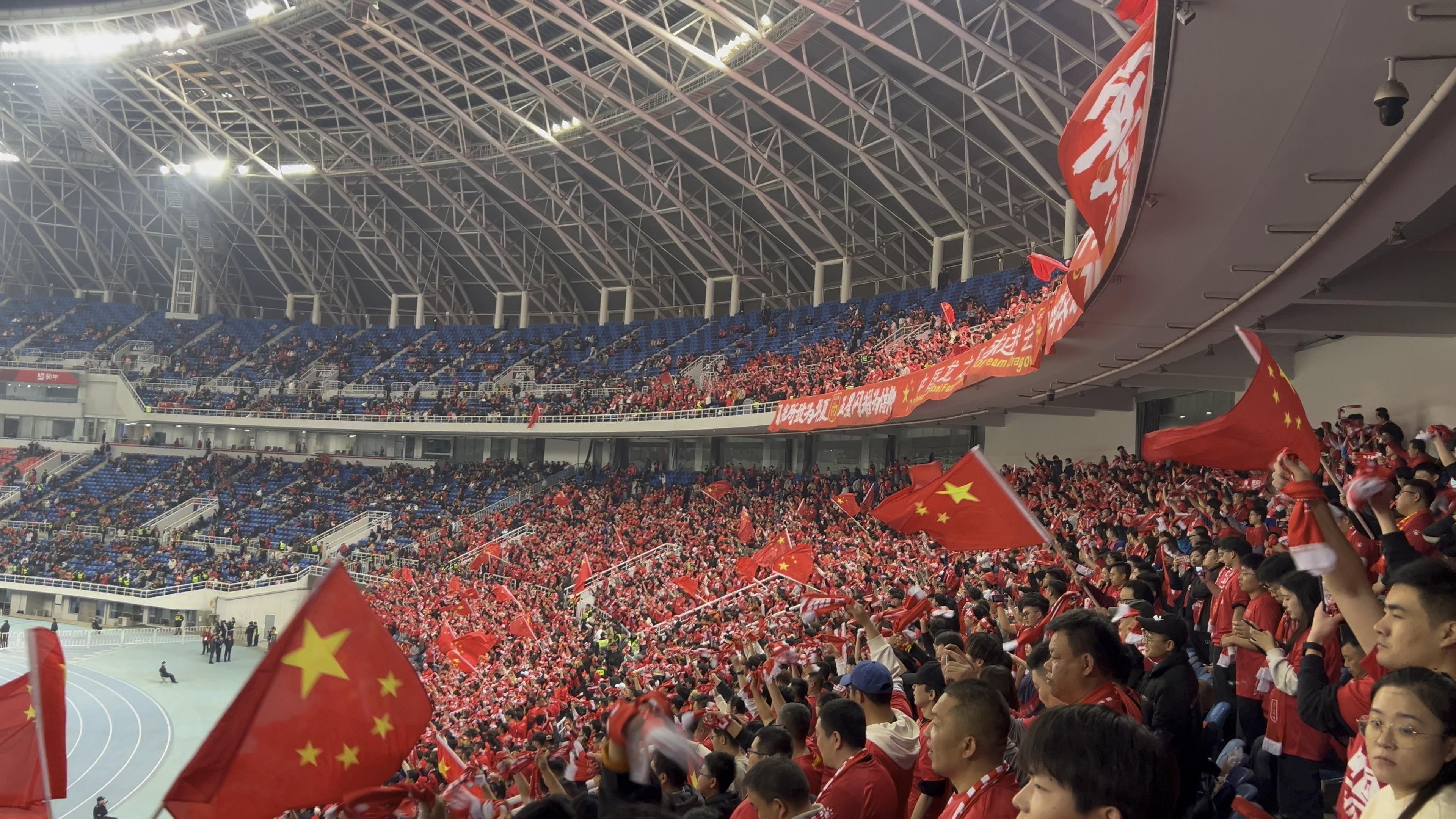 关于精彩比赛赛场火热，体育精神激发的信息